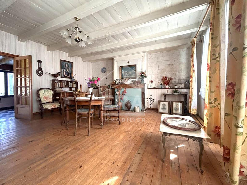 Maison - 165 m² - 9 pièces