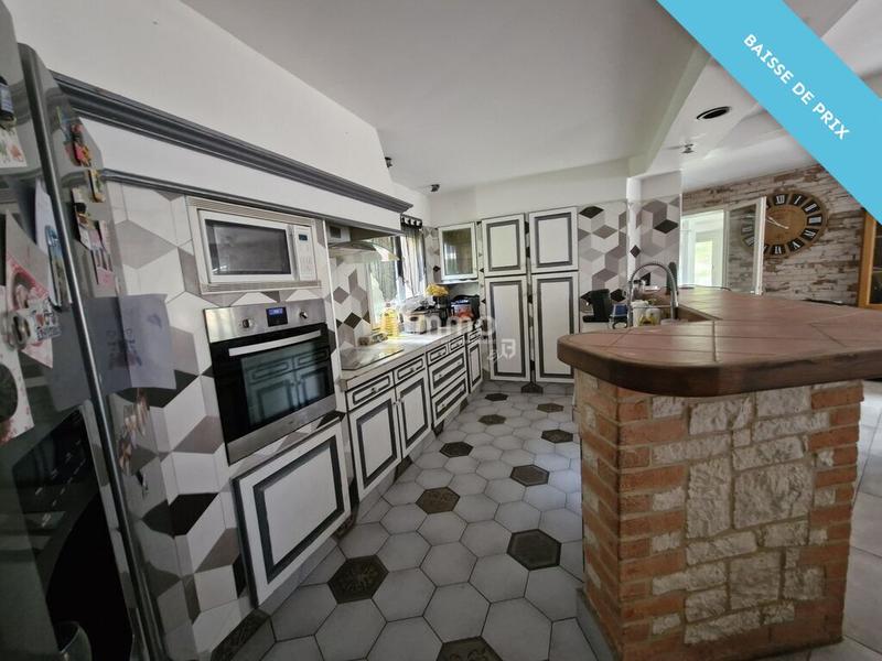 Maison - 280 m² - 10 pièces