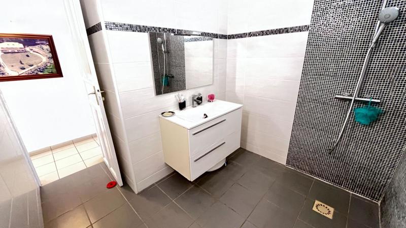 Villa - 200 m² - 6 pièces