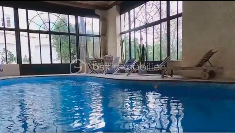 Demeure - 283 m² - 10 pièces