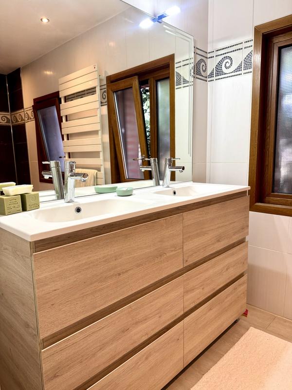 Maison - 230 m² - 8 pièces