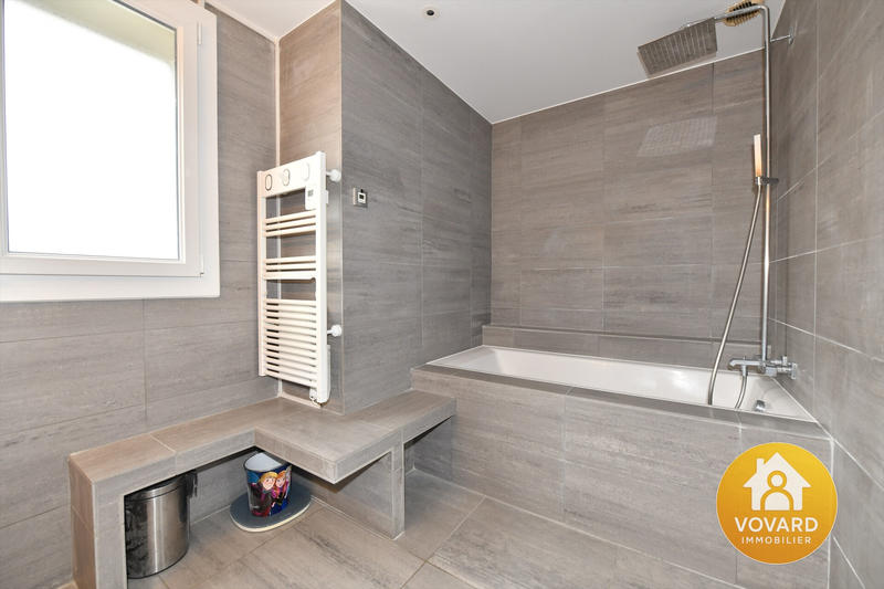 Maison - 172 m² - 8 pièces