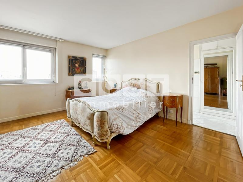 Appartement - 125 m² - 5 pièces