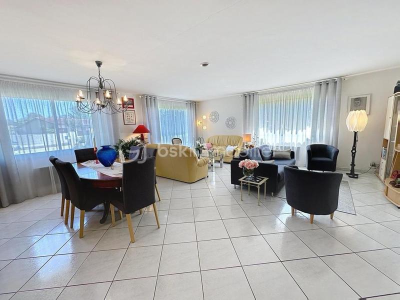 Maison traditionnelle - 142 m² - 4 pièces