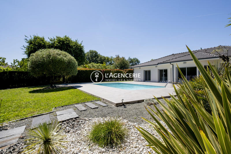 Maison - 180 m² - 5 pièces