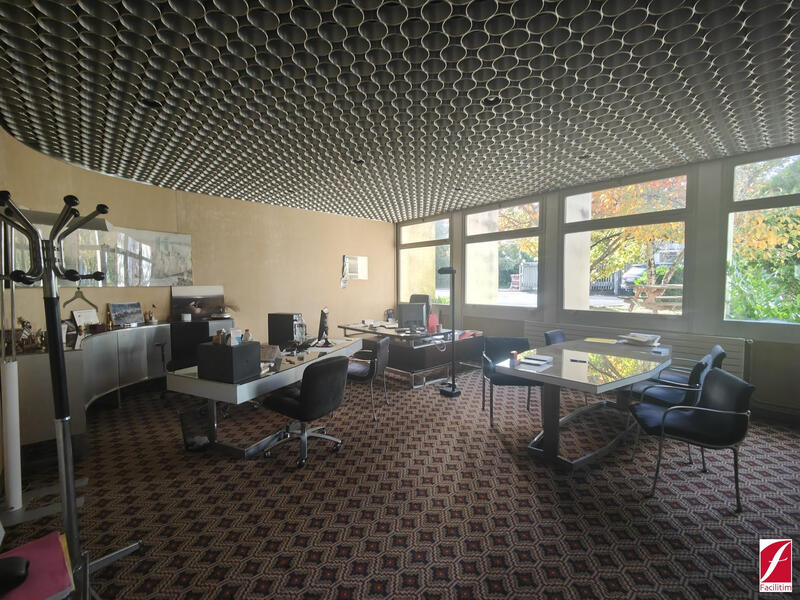 Bureau - 769 m²