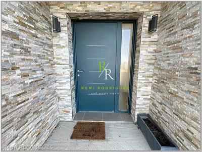 Maison - 213 m² - 9 pièces