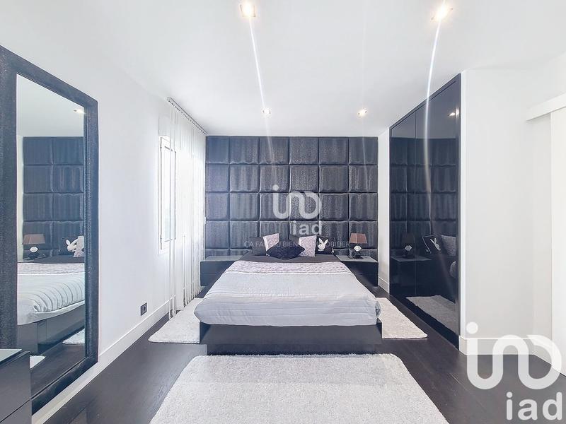 Maison - 240 m² - 8 pièces