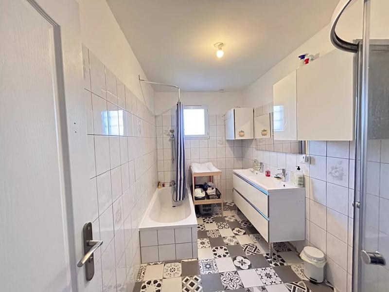 Maison - 247 m² - 7 pièces