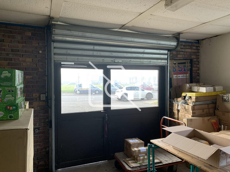 Entrepôt - 1 220 m²