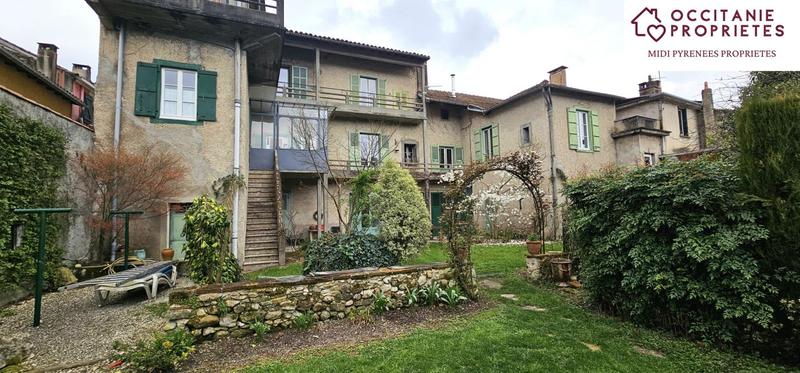Maison de village - 242 m² - 10 pièces