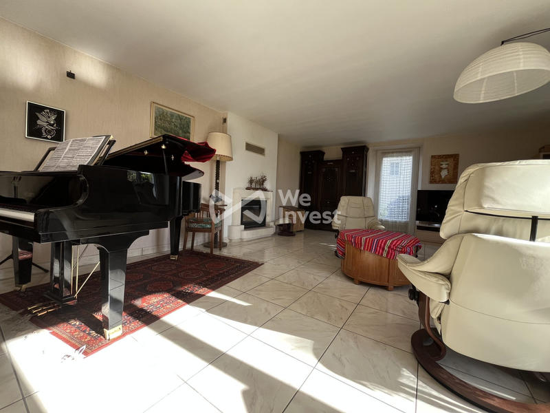 Maison - 240 m² - 7 pièces