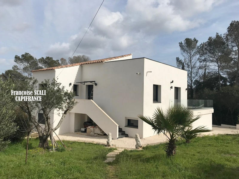 Maison - 238 m² - 7 pièces