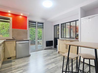 Maison - 200 m² - 5 pièces