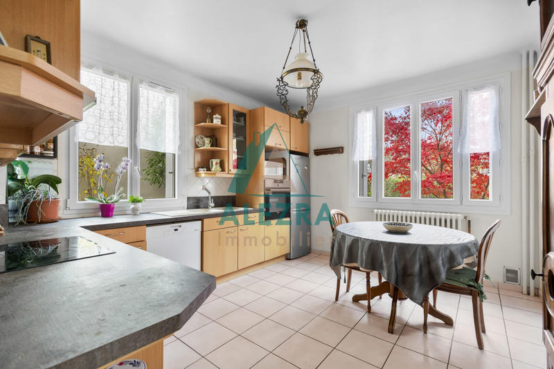 Maison - 180 m² - 7 pièces