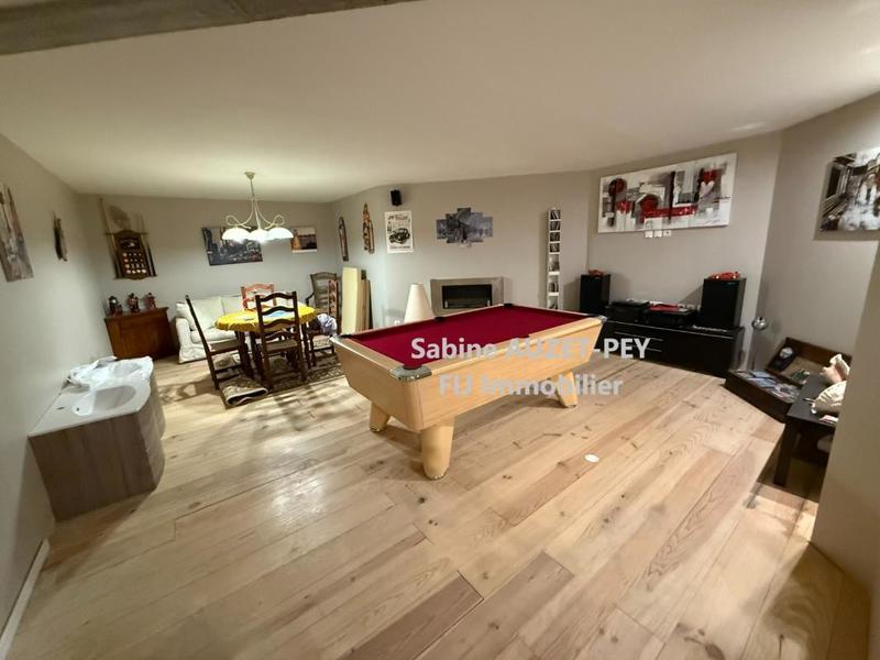 Maison - 300 m² - 15 pièces