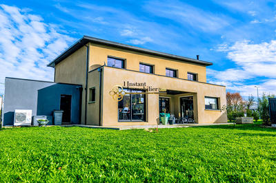 Maison - 238 m² - 8 pièces