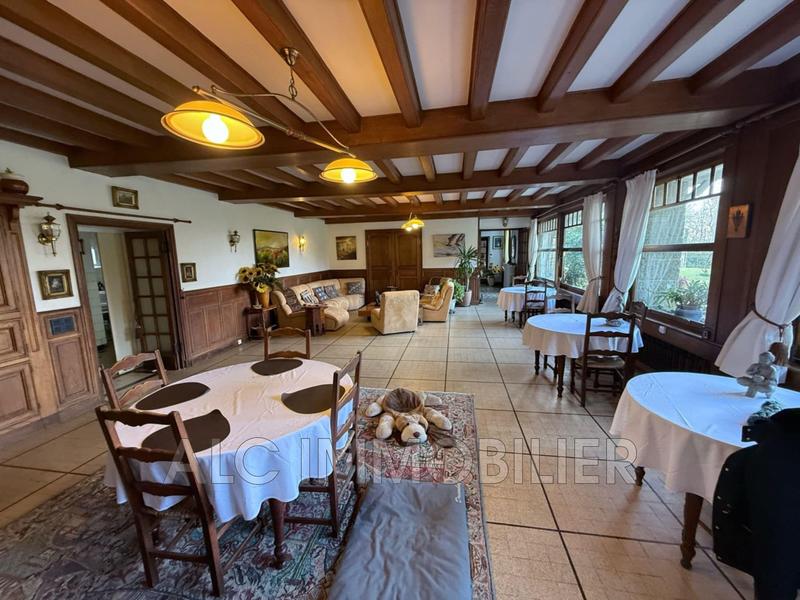 Propriété - 1 040 m² - 24 pièces