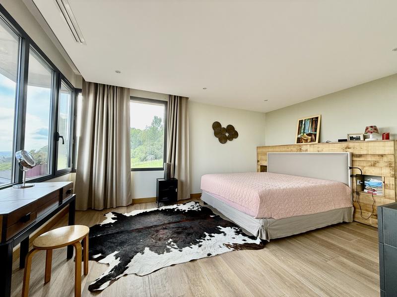 Maison - 280 m² - 6 pièces