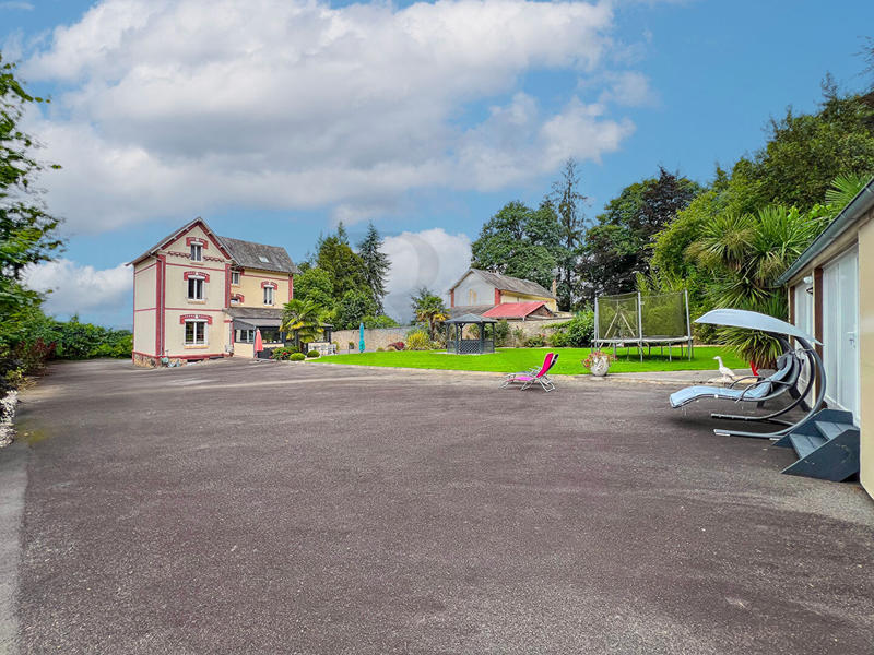 Maison - 215 m² - 8 pièces