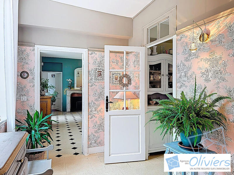 Maison - 312 m² - 11 pièces