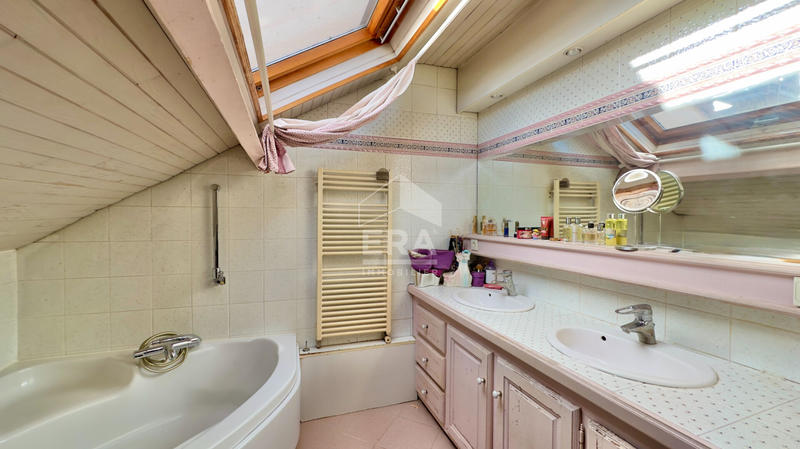 Maison - 122 m² - 6 pièces