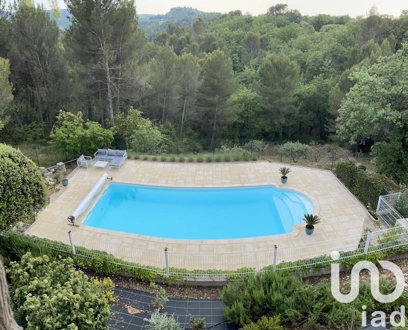 Maison - 237 m² - 7 pièces