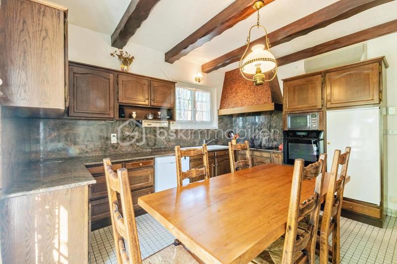 Maison traditionnelle - 205 m² - 8 pièces