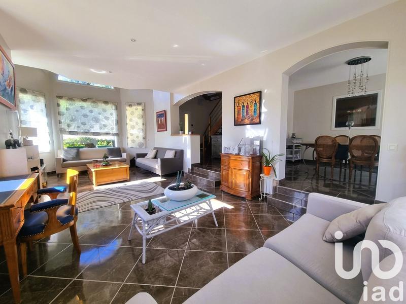 Maison - 202 m² - 9 pièces