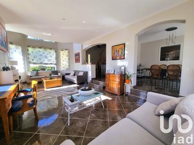 Maison - 202 m² - 9 pièces