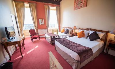 Maison - 324 m² - 12 pièces