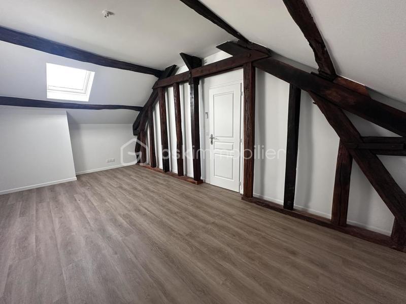 Maison - 827 m² - 35 pièces