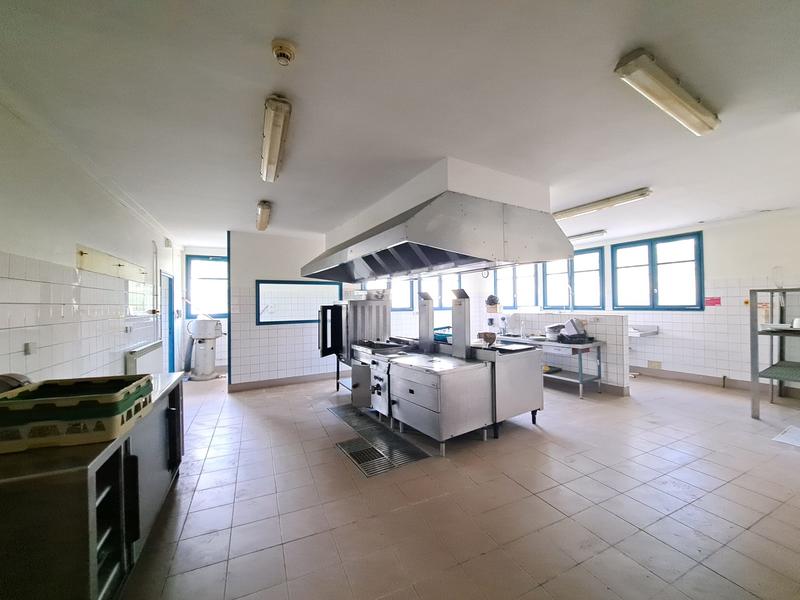 Château - 5 346 m² - 1 pièce