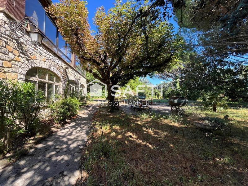 Maison - 281 m² - 8 pièces