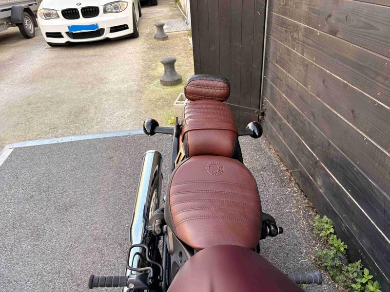 Indian Scout Bobber 1133 Maroon Metallic