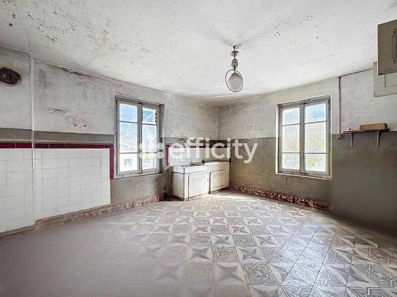 Maison - 437 m² - 11 pièces