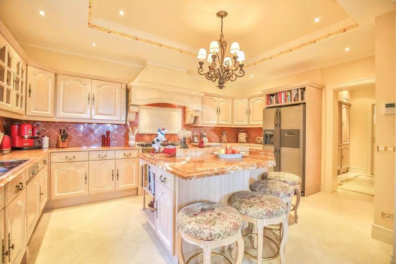 Villa - 460 m² - 9 pièces