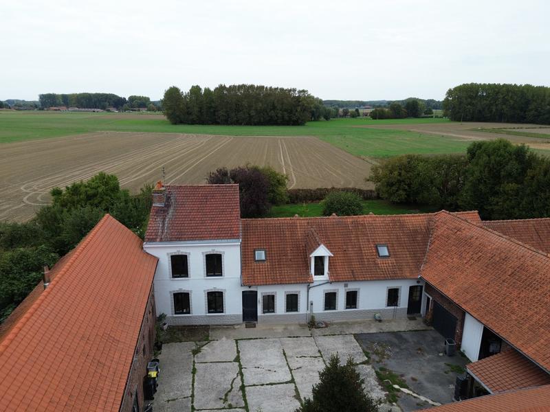 Maison traditionnelle - 347 m² - 12 pièces
