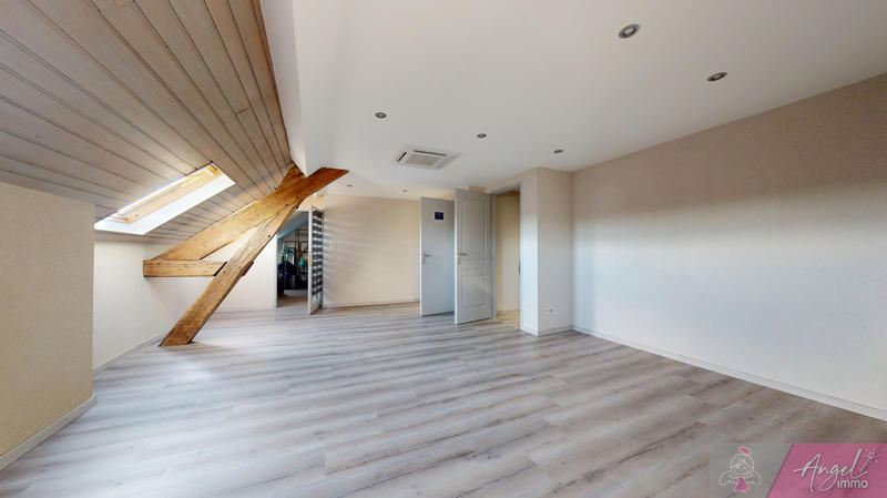 Loft - 124 m² - 5 pièces