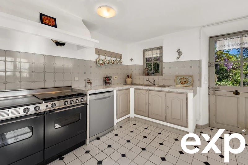 Bastide - 342 m² - 9 pièces