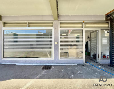Local commercial - 80 m² - 4 pièces