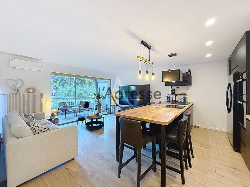 Appartement - 93 m² - 5 pièces