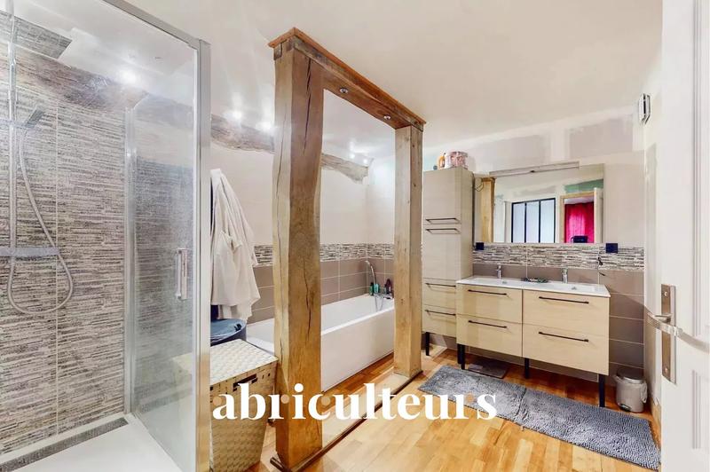 Maison - 260 m² - 7 pièces