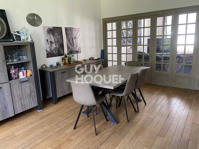 Maison - 240 m² - 12 pièces