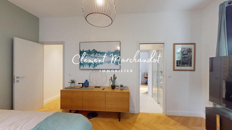 Propriété - 300 m² - 8 pièces