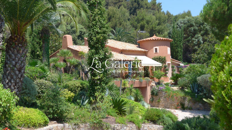 Villa - 360 m² - 9 pièces