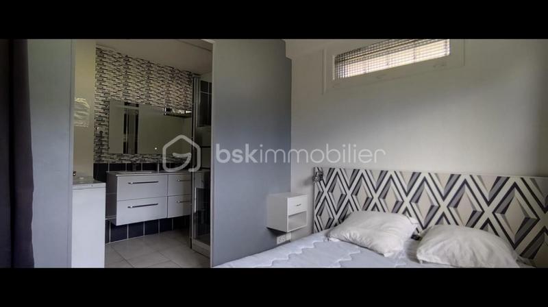 Maison - 196 m² - 9 pièces