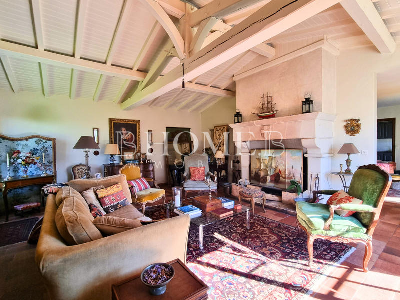 Maison - 180 m² - 7 pièces