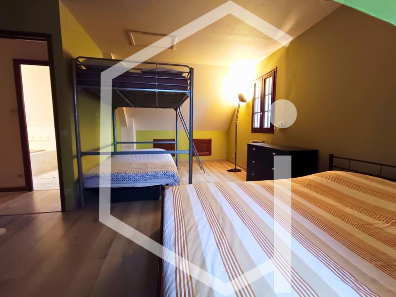 Maison - 155 m² - 9 pièces