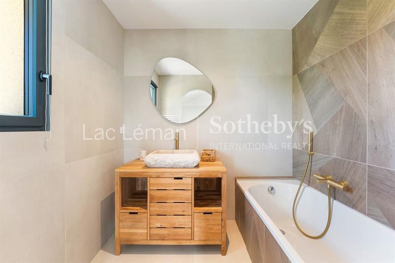 Maison - 210 m² - 6 pièces